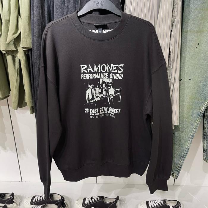 Sweater Hnm Man Oversized fit RAMONES jastip jasa titip beli
