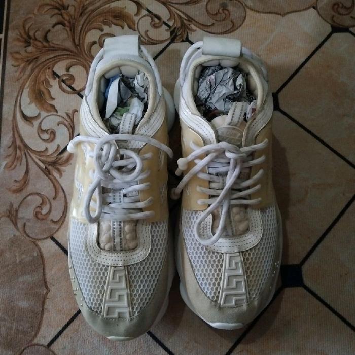 Versace8 Sepatu Olahraga Wanita Size 40/250 Made in Italy dengan Desain Elegan dan Nyaman