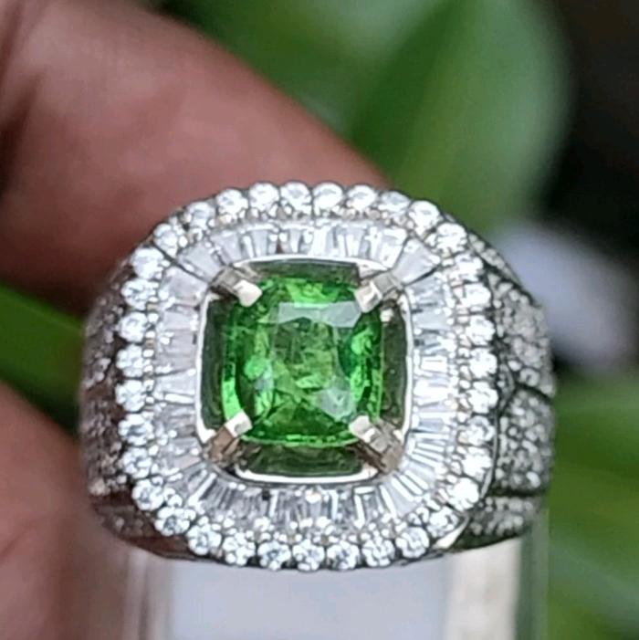 Natural Tsavorite Garnet no treatment