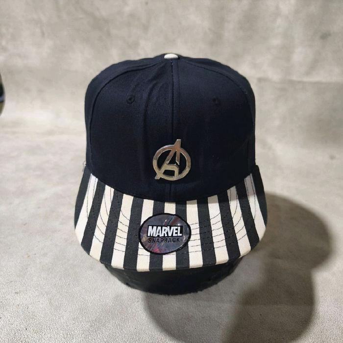 Topi snapback pria Marvel bekas