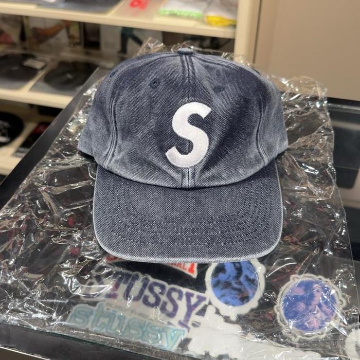 SUPREME PIGMENT S LOGO 6PANEL CAP SS26 NAVY WASHED