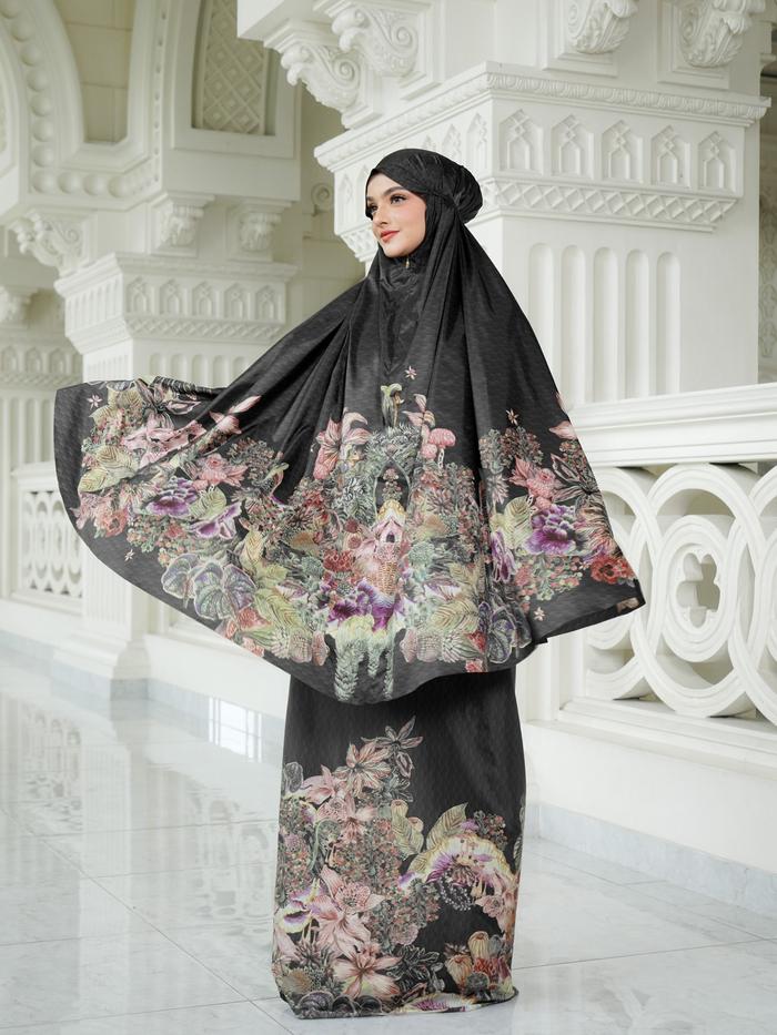 Forestis Capsule Prayer Robe
