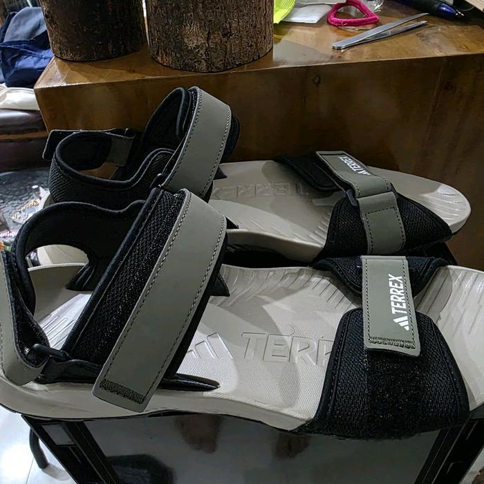 Adidas Terrex Hydroterra Sandal Gunung Size 46 / UK 11