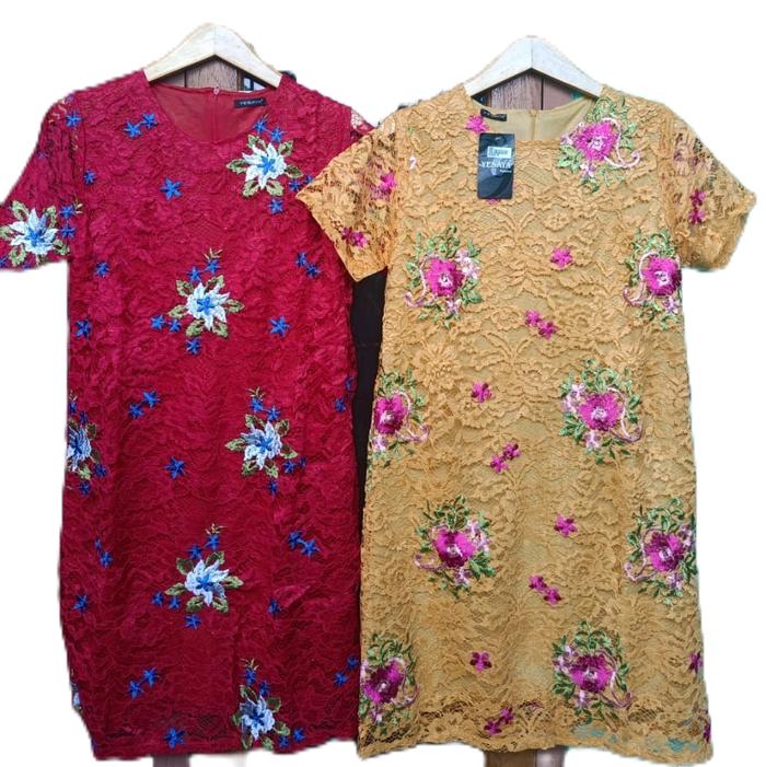 dress brukat impor dan gaun brukat brand Yesaya dan El-Ghana.