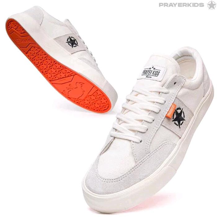 Sepatu Sneakers Casual Pria Wanita Original PRAYERKIDS Offwhite - GRATIS Kaos Kaki Shoes