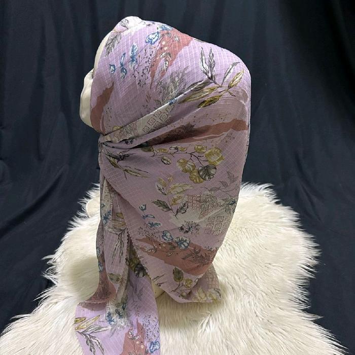 hijab segi4 viney akira dobby mhotif imah scarf size 110x110cm tepi di lasercut rapih warna lilac