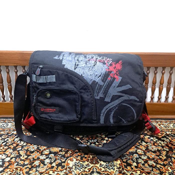 tas selempang airwalk warna hitam