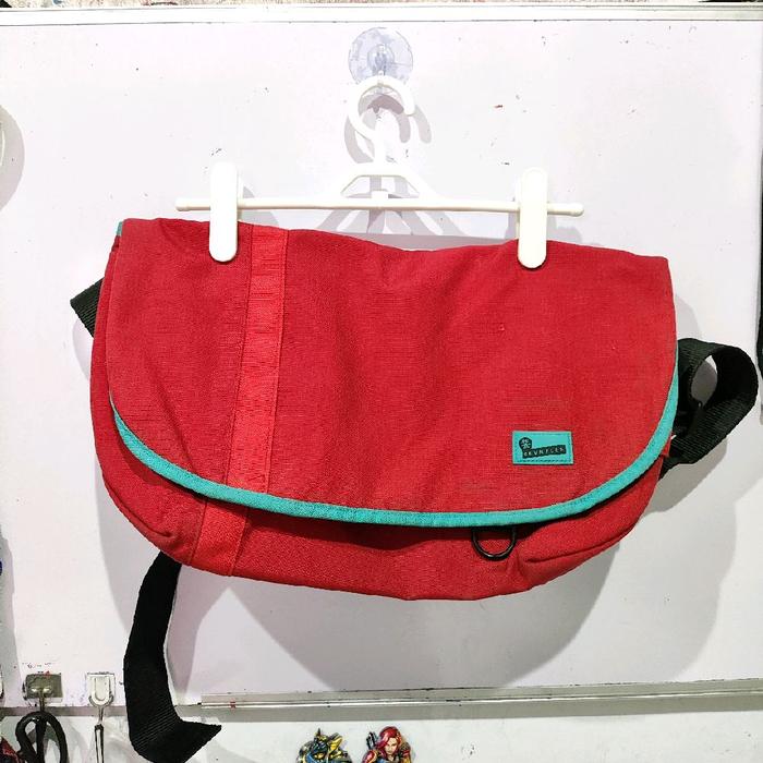 sling bag crumpler the western law