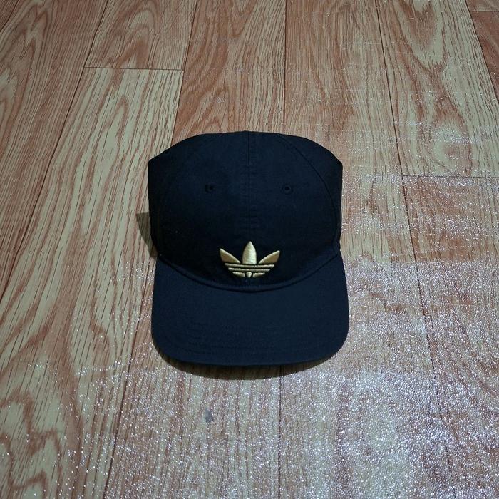 topi adidas trifoil gold logo