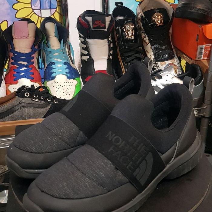 TNF slip on velcro fullblack size 39