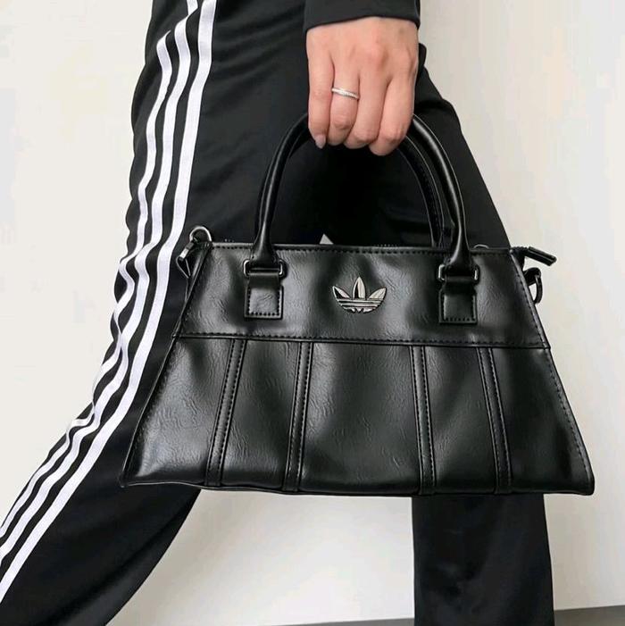 Adidas Mini Airliner Bag Hitam - Tas Tangan Wanita Gaya Modern Elegan dengan Logo Adidas Ikonik untu