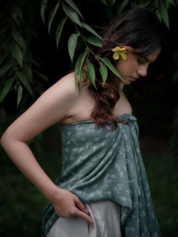 BATIK RATU - Ghania Grey Shawl