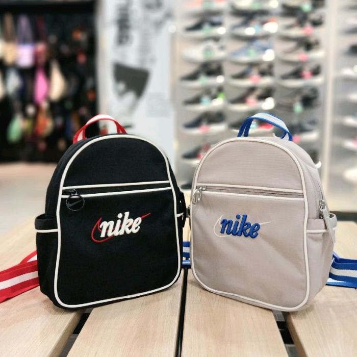 Tas Ransel Mini Wanita - NIKE Sportswear Futura 365 (6L) - Black Red White[FQ5559-015] Original