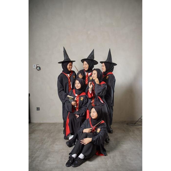 Satu set kostum Yearbook Harry Potter Jubah plus dasi tongkat dan topi penyihir satu Set Kostum Harr