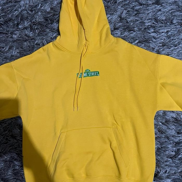 Hnm sesame street hoodie yellow