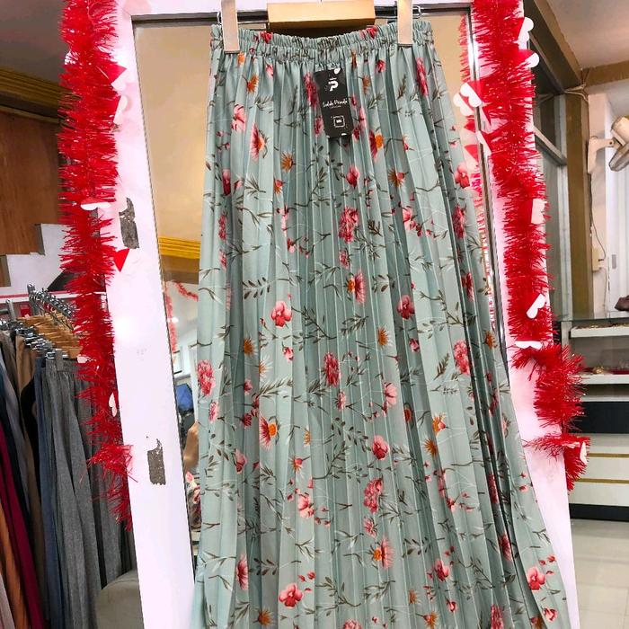 rok panjang  motif bunga-bunga