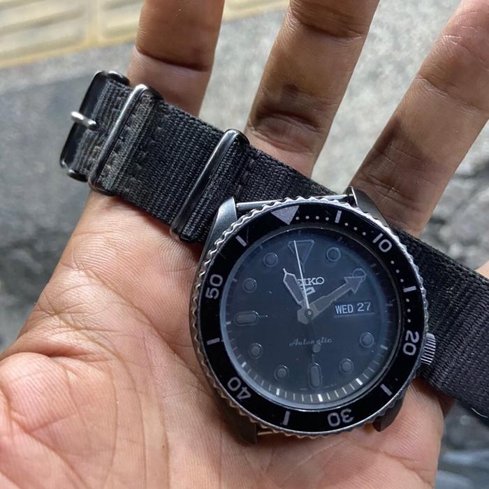 Jam Tangan SEIKO 5 Sport Blackout SRPD79K1
