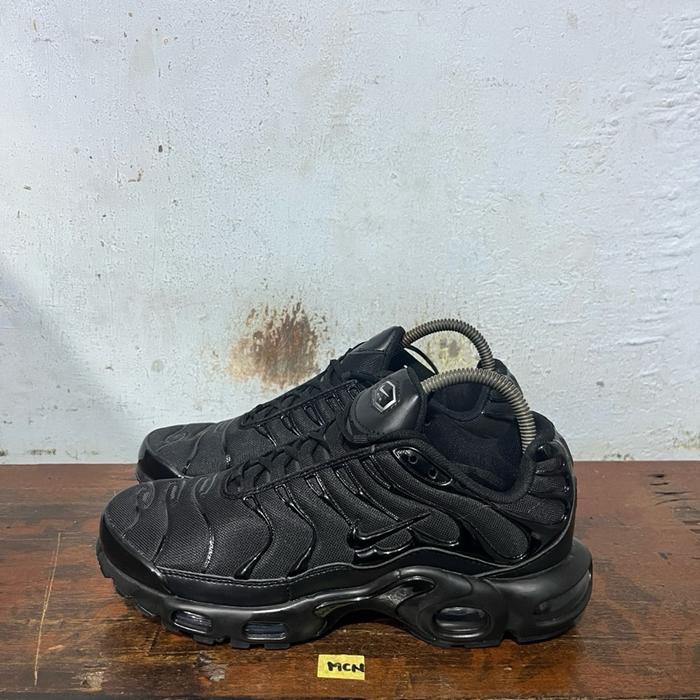 Sepatu second branded nike am tn fullblack size 41
