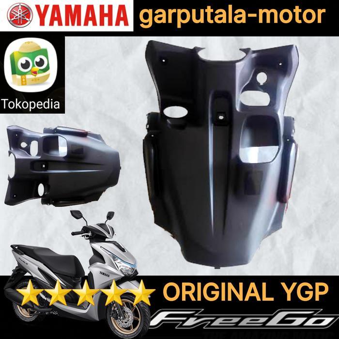 LEG SHIELD 2 BKU-F8312-00 FREEGO 125 COVER KONTAK DASHBOARD DEPAN L1