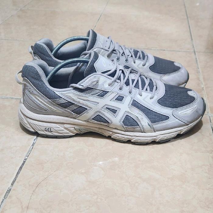 sepatu second /bekas,merk asics venture 6 GEL.warna putih abu.original size 44