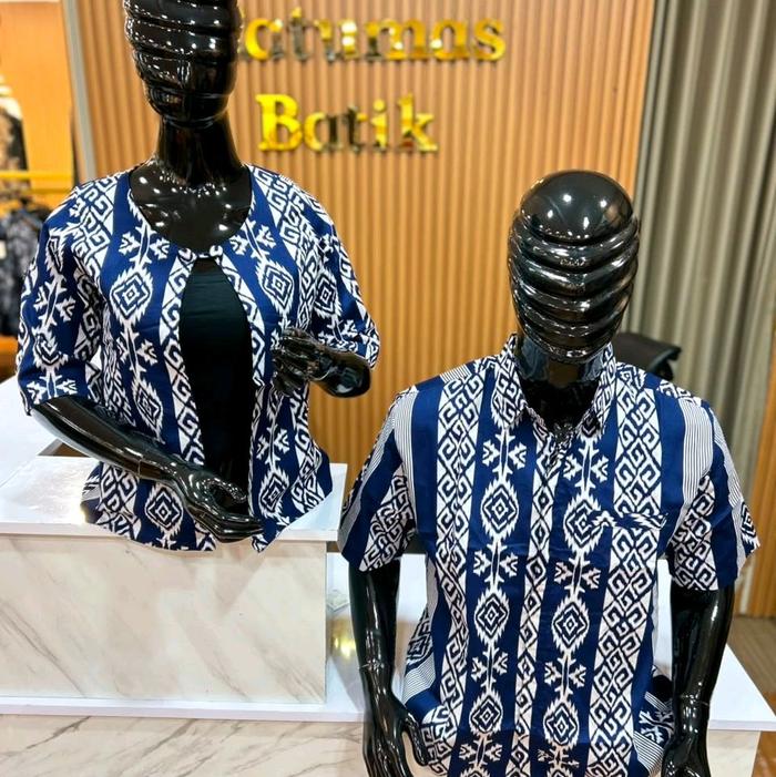Batik Bali Endek Couple Kemeja Cowok Outer Cewek Biru Tua Elektrik Desain Geometris Motif Ekslusif u