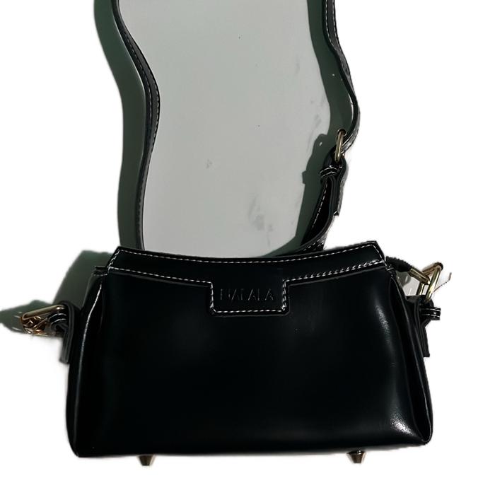 Nalala Tas Selempang Simple Stylist Hitam dengan Desain Elegan Tali Panjang untuk Gaya Harian dan Fa