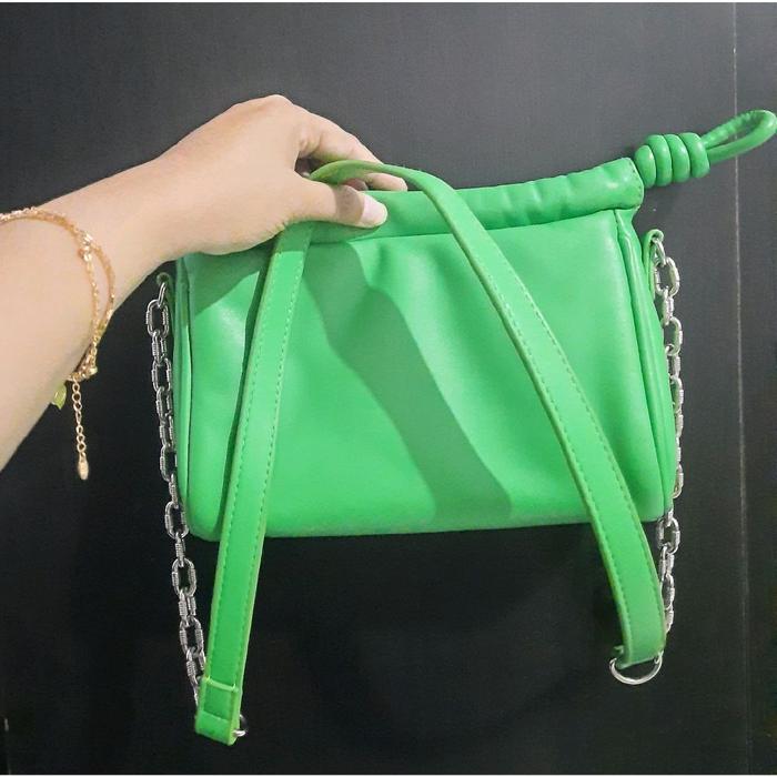 Preloved - Tas selempang wanita merk Bershka