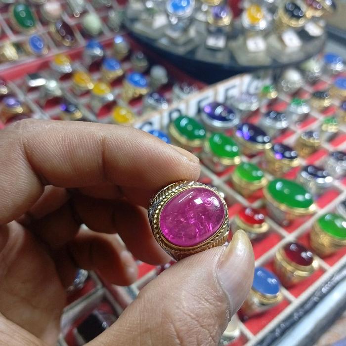 Cincin Titanium Siam Ros Bangkok dengan Batu Merah Muda Desain Pecah Sribu Elegan dan Fleksibel untu