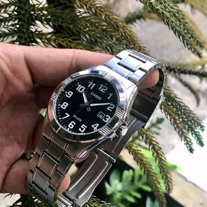 Jam tangan milik pemenang lelang