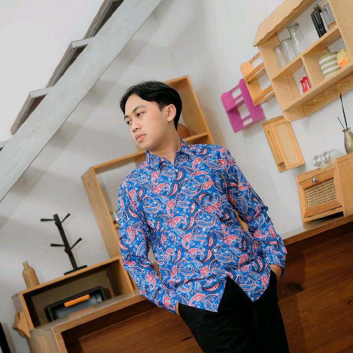 M25 - Kemeja Pria Lengan Panjang Motif Paisley Biru