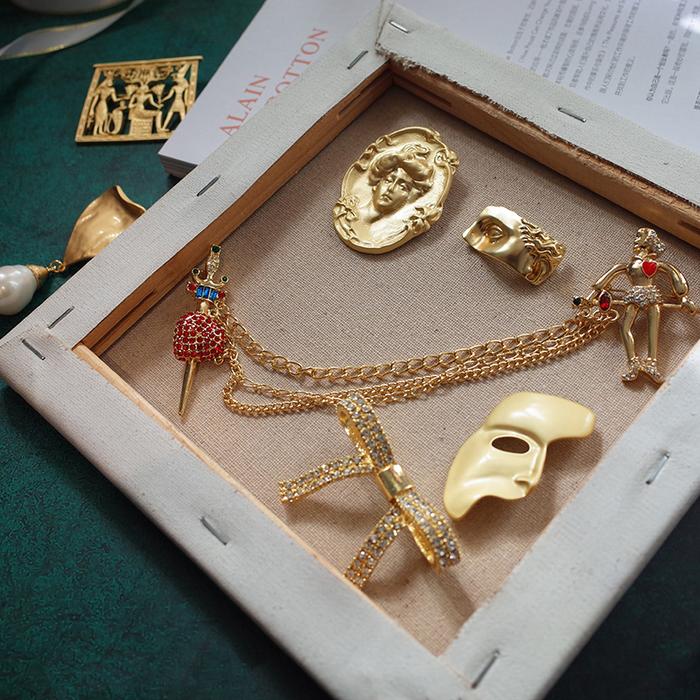 Creative Baroque Retro Palace Egyptian Pharaoh Mask Brooch Men Women Party Clothing Accessories Broo
