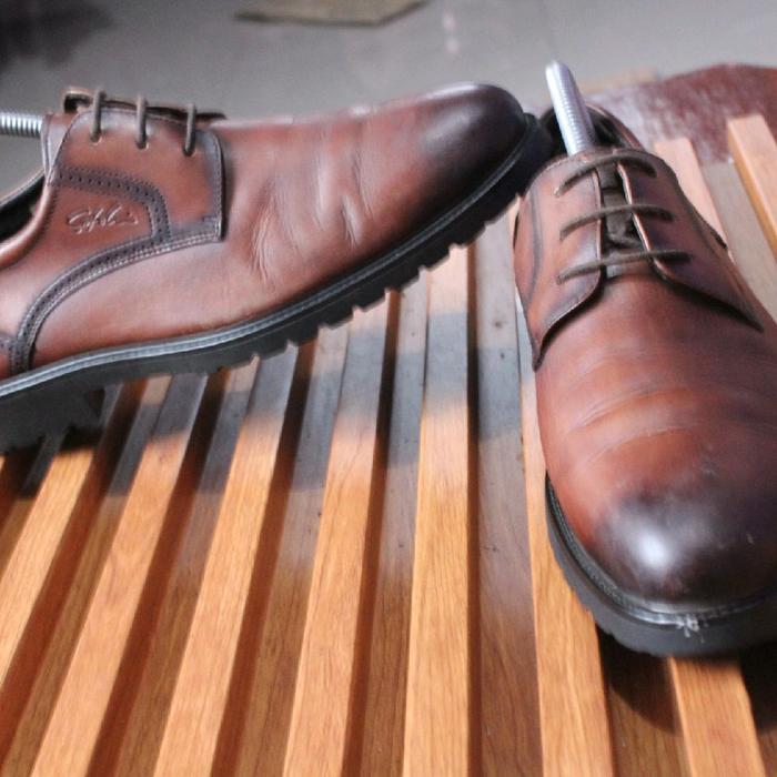 sepatu pantopel  keren kulit  brand korea " Satchi" upper kulit semir outsole gagah. size 39,insole.