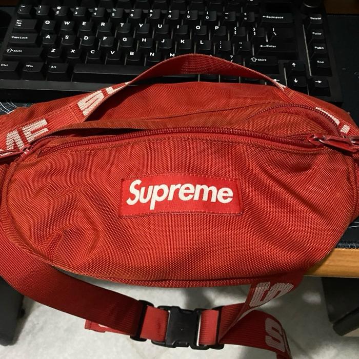 supreme waistbag SS18 red