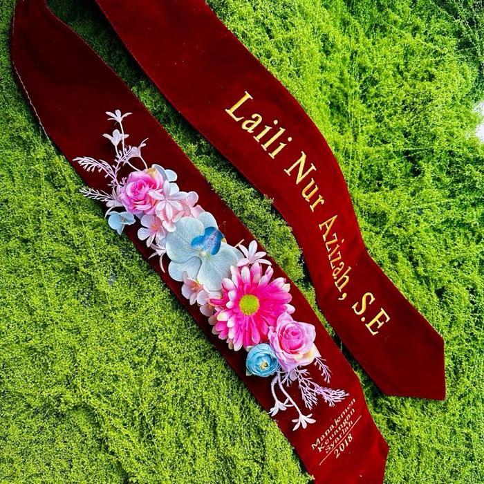 Rangkaian Bunga Selempang Wisuda Aksesoris Wisuda Flower Sash Bunga Wisuda Buket Wisuda