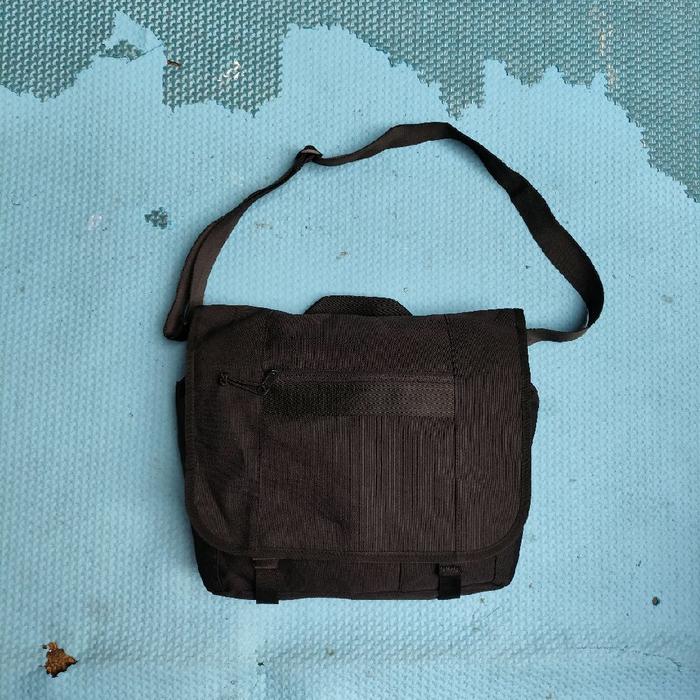Messenger bag/Selempang/Tas Pria Cowok/Tas Kerja Kuliah Sekolah Second Ori Brand UNIQLO