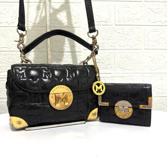 Saru set. Tas sling bag metrocity. Dompet metrocity. Tas dan dompet kulit asli. Prelop. Hitam