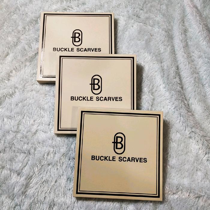 Kerudung Buckle Scarves kemasan box Segiempat Motif Printing