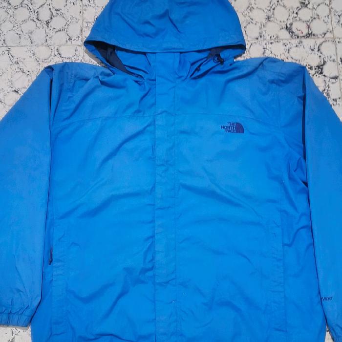 The North Face Jaket Hyvent Biru dengan Hoodie dan Logo