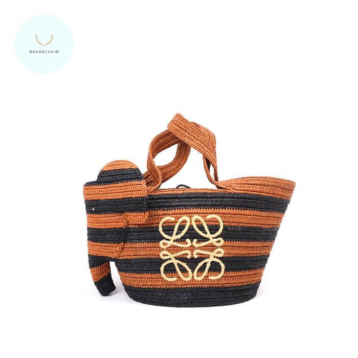 LOEWE SMALL ELEPHANT BASKET BAG IN BLACK / HONEY GOLD RAFFIA