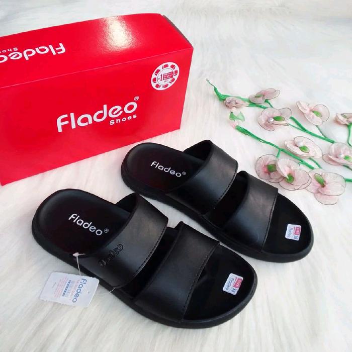 Fladeo Sandal Pria Hitam dengan Desain Strap Nyaman dan Tali Spoiler untuk Keseharian Anda