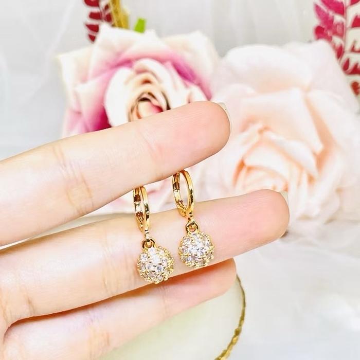 Anting wanita titanium juntai bulat kristal