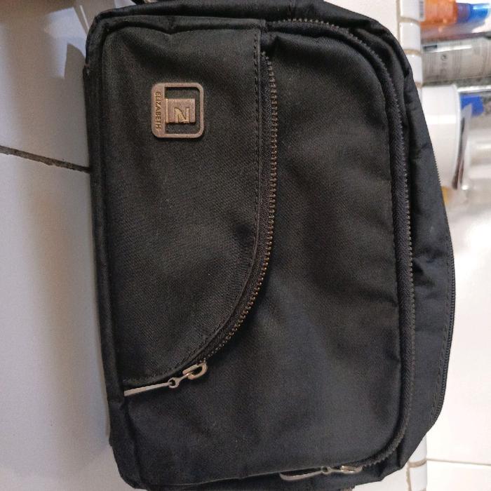 Tas wanita selempang Elizabeth warna hitam
