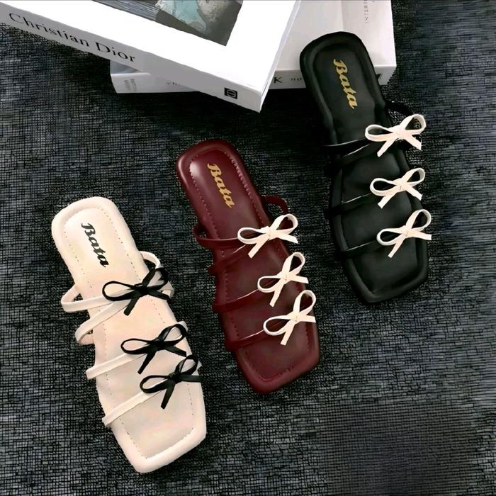 BATA Sendal Platfrom Wanita PITA III dengan Gesper Model Korea Sandal Cewek Karet Jepit Hitam Stylis