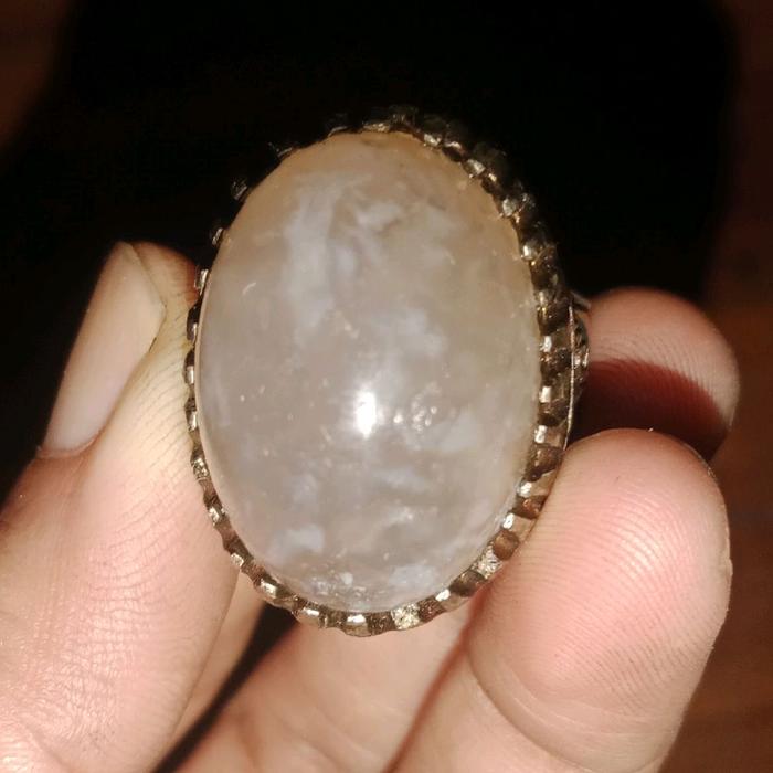 Cincin Mustika Klanceng Putih dengan Desain Elegan dan Batu Alami