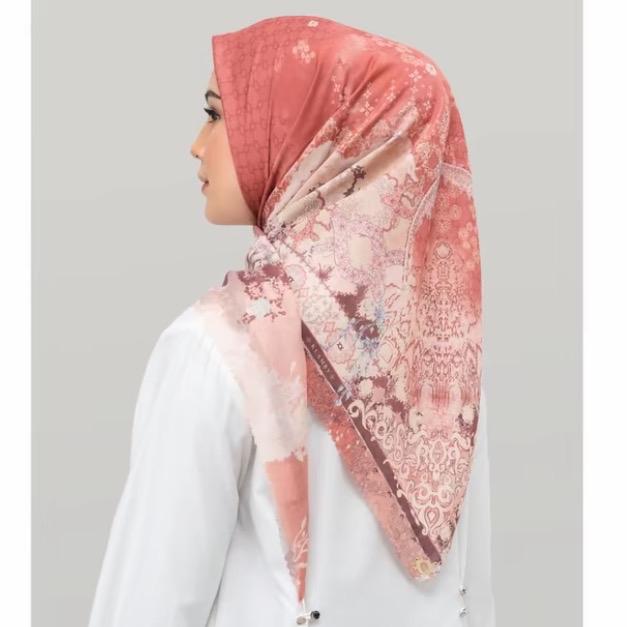 Alhambra Scarf-Wearingklamby Sale premium scarf
