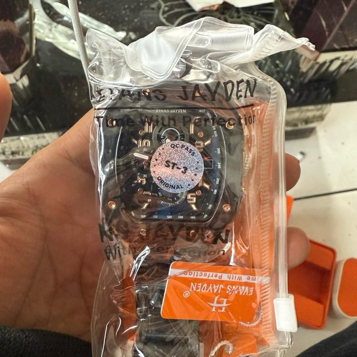 Buy get 1 Evan kaydın jam tangan pria 9612 baru beli msih bungkus jual rugi beli 2.700.000 belum sem