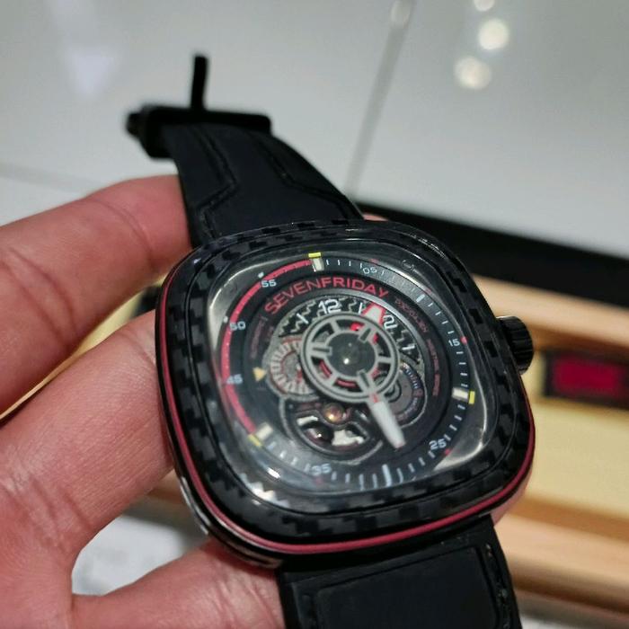 Sevenfriday Jam Tangan Pria SF-P3C/04-A225 dengan Desain Unik dan Tali Merah Authenticated