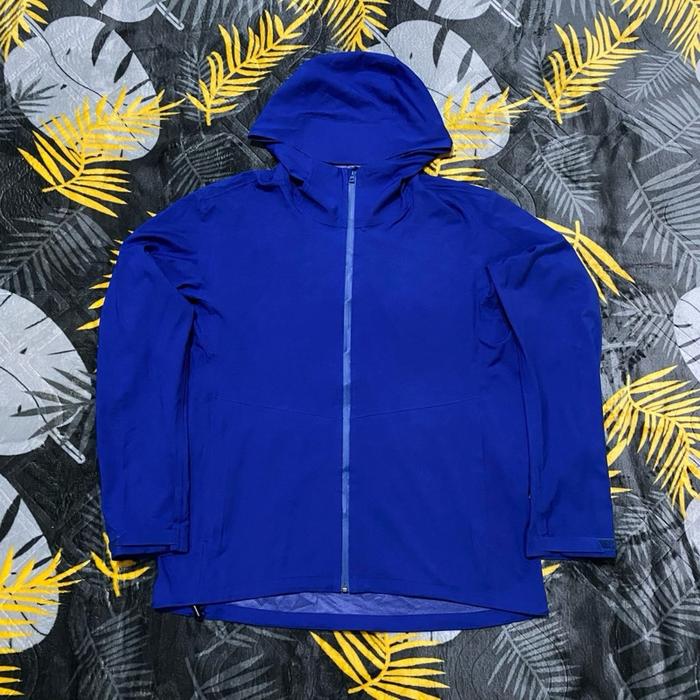 Jaket outdoor UNIQLO BLOCKTECH biru size XL