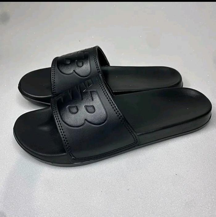 Sandal slop NB Hitam Original Terbaru Fullblack pria wanita anti licin shoes karet selop Sendal