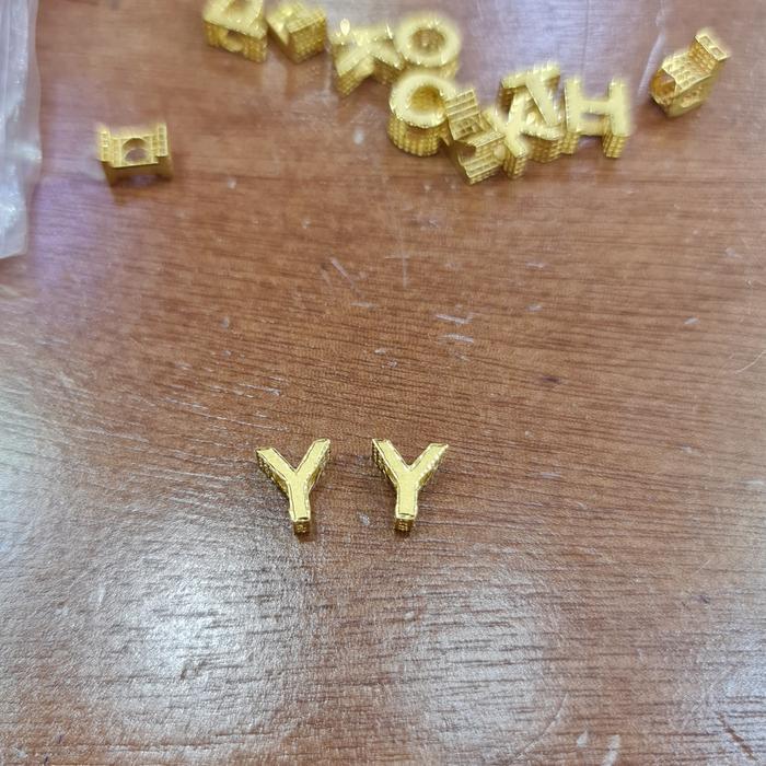 Liontin Emas Initial Alphastar Huruf Y